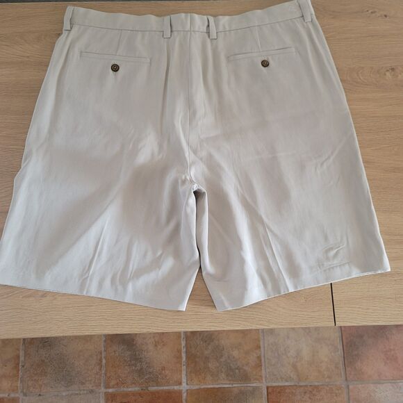 Tommy Bahama Mens Silk Khaki Colored Chino Shorts Size 38 Casual Vacation Pleat - Picture 2 of 10